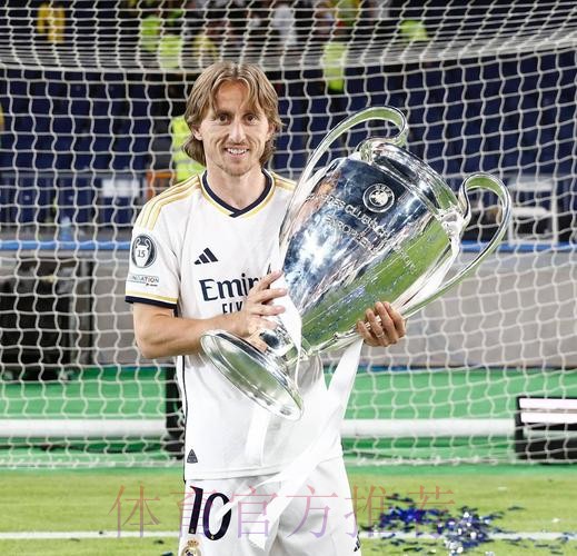 留下! 罗马诺:莫德里奇和皇马续约一年 合同已签署